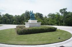 Peace finger sign statue at Gran Bahia Principe Sian Kaan.jpg