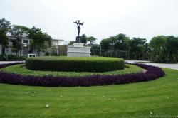Statue in the middle of circular landscaped hedges at Grand Bahia Principe Sian Kaan.jpg