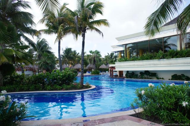 Winding pool at Gran Bahia Principe Akumal.jpg