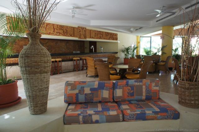 Bar area off wing of Gran Bahia Principe Akumal lobby.jpg