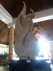 Ixim statue by Renato Dorfman at Gran Bahia Principe Akumal.jpg