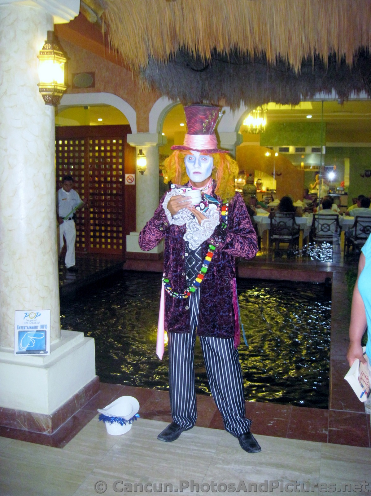 Willy Wonka Impersonator at Grand Palladium Kantenah.jpg