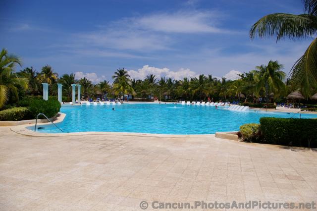 Wide view of large main pool of Grand Palladium Kantenah.jpg