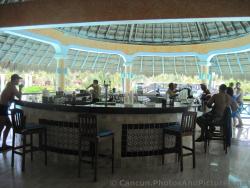 Pavilion bar at Grand Palladium Kantenah.jpg