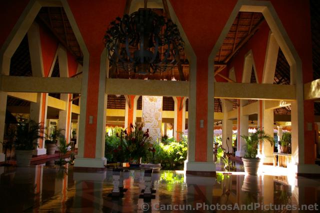 Grand Palladium Kantenah lobby.jpg