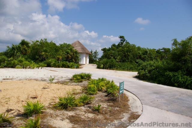 Playa Mujeres golf course restroom.jpg