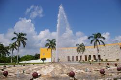 Playa Mujeres hotel entrance area water fountain.jpg