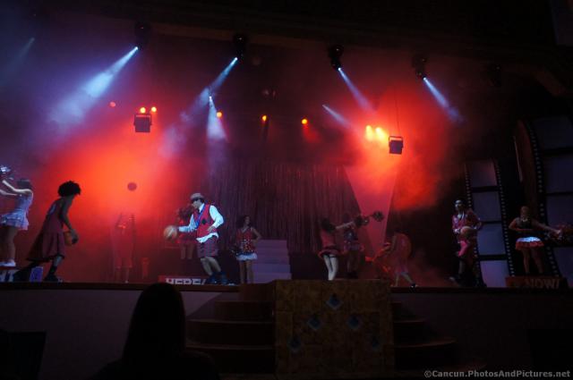 High School Musical moment during show at Gran Bahia Coba theater.jpg