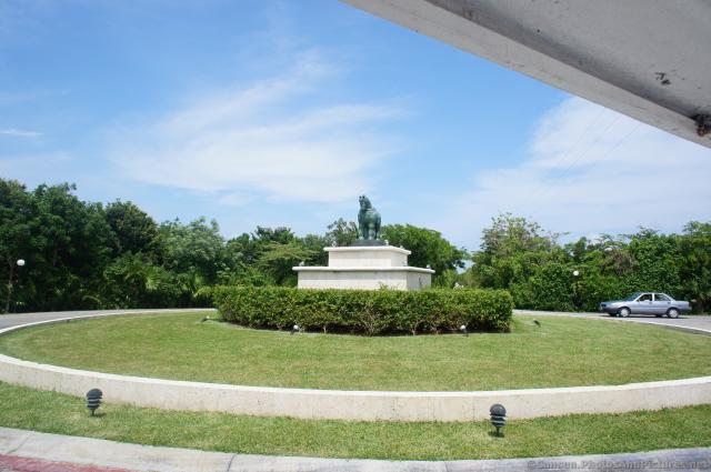 Horse statue near Gran Bahia Principe Coba.jpg