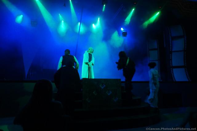 Star Wars segment during musical show at Gran Bahia Coba theater.jpg