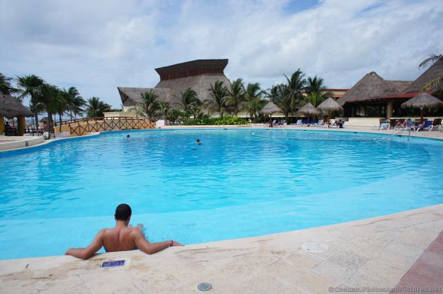 Circular pool with bridge at Grand Bahia Principe Tulum.jpg