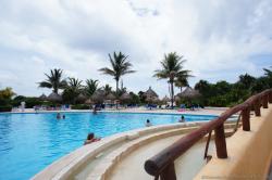 Edge of circular pool seen from bridge at Grand Bahia Principe Tulum.jpg