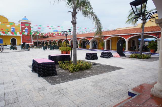 Courtyard inside Hacienda Dona Isabel Gran Bahia Principe.jpg