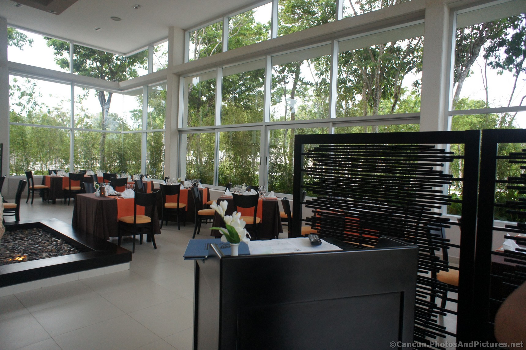 Maiko restaurant interior at Gran Bahia Sian Kaan.jpg