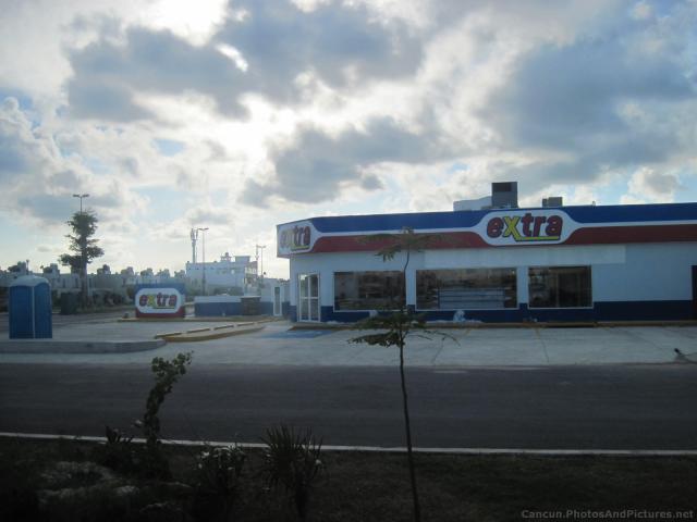 Extra store in Playa del Carmen.jpg