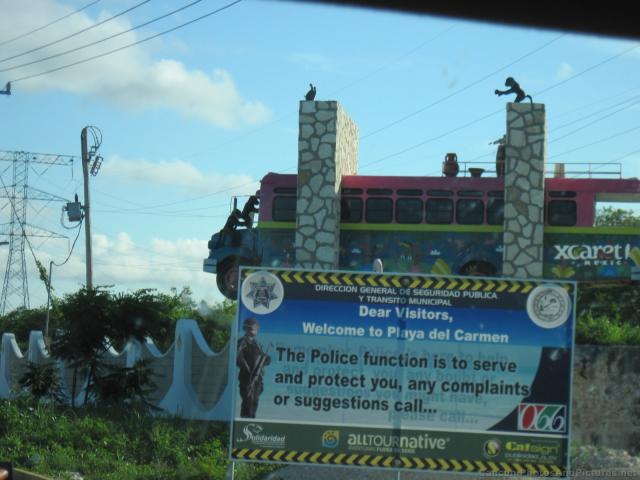 Welcome to Playa del Carmen sign.jpg