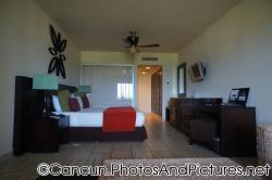 Ocean Coral & Turquesa Privilege Junior Suite bedroom.jpg