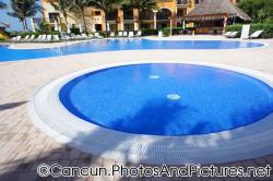 Small round pool and larger kid's pool at Ocean Coral & Turquesa.jpg